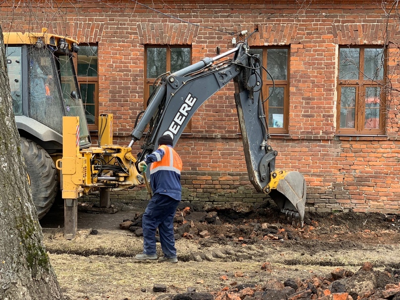 НА ЛЕВОМ БЕРЕГУ РЕМОНТИРУЮТ УЛИЦУ ПАНИНА
