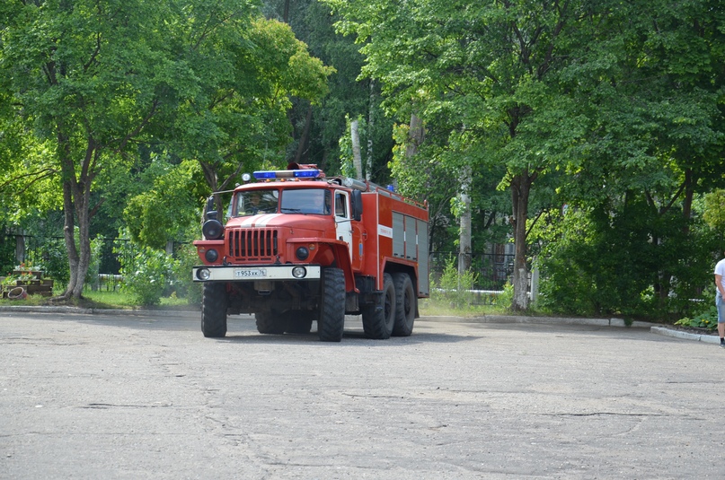 В тутаевском лицее № 1 прошли учения сотрудников МЧС с привлечением пожарного расчета ПЧ-20