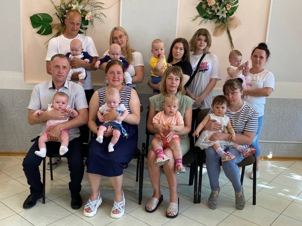 В День защиты детей в Тутаевском отделе ЗАГС состоялась торжественная регистрация новорожденных