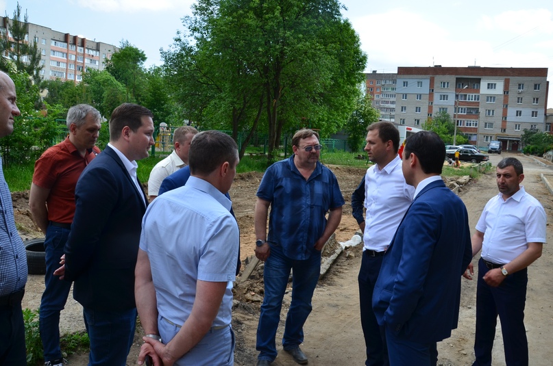 В Тутаевском районе ход работ по благоустройству контролируется главой Дмитрием Юнусовым, администрацией, "Агентством по развитию ТМР", депутатами Ярославской областной Думы от Тутаевского района и представителями общественности