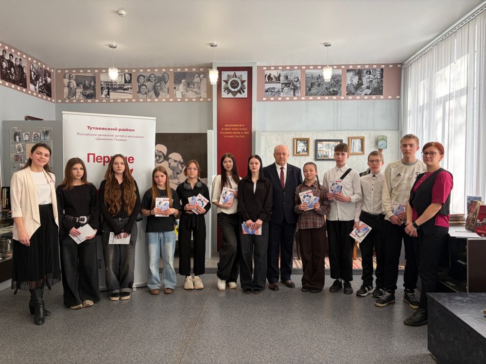 Первые паспорта вручили Первым