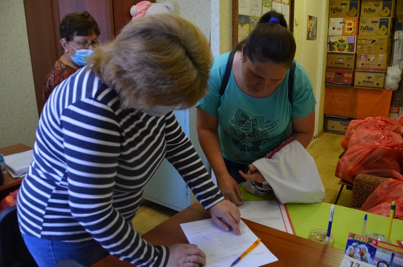 Вручили 15 продуктовых наборов многодетным