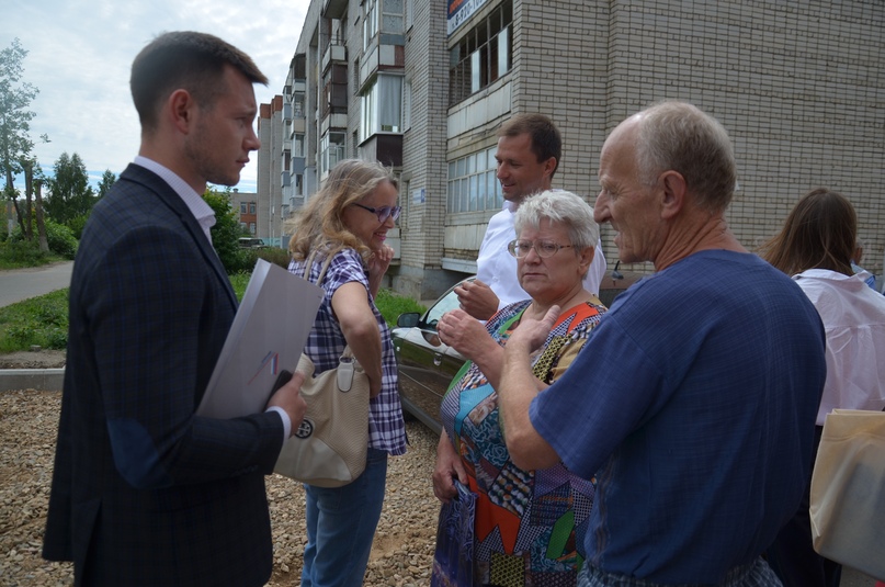 В Тутаеве ход работ по благоустройству на Волжской набережной и во дворах оценили представители Общероссийского народного фронта