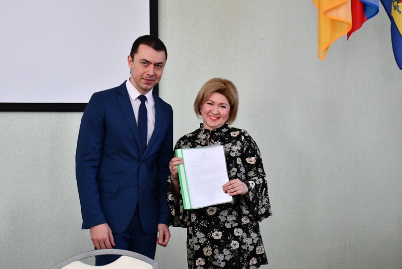 Сегодня в администрации Тутаевского района многодетным семьям вручили документы на земельные участки под индивидуальную жилищную застройку и ведение личного подсобного хозяйства