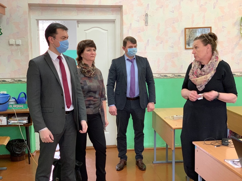 НА ЛЕВОМ БЕРЕГУ ТОЖЕ УЧАТ ДИСТАНЦИОННО