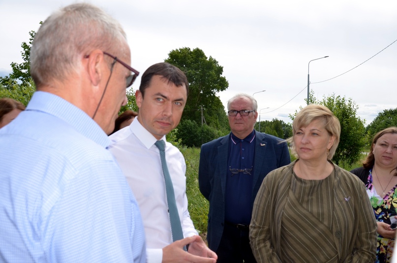 Поля птицефабрики у Фоминского осмотрели представители регионального департамента охраны окружающей среды и администрации района, вместе с членами Общероссийского народного фронта