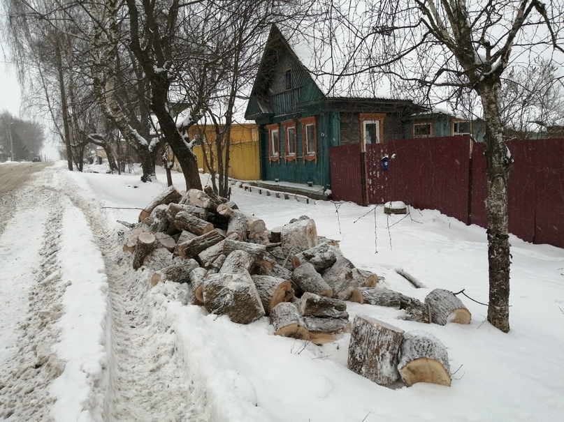 КАК РАЗ КСТАТИ!  В левобережной части города жители, которым требовались дрова, смогли получить их бесплатно от муниципального учреждения «Агентство по развитию Тутаевского района»