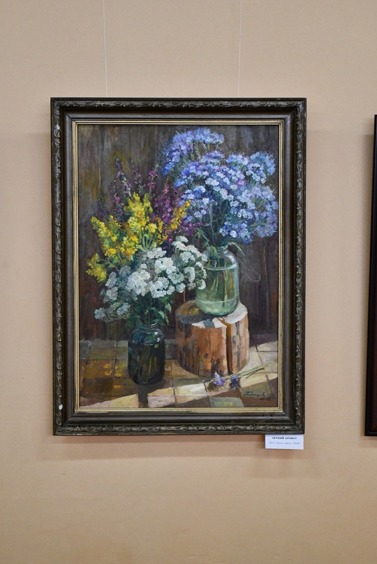 В молодежном центре «Галактика» открылась выставка картин известной тутаевской художницы Лидии Адриановой