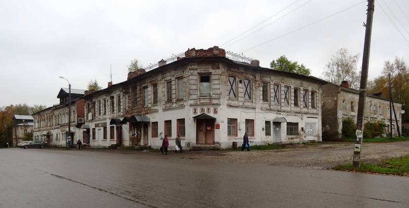 ОТДАТЬ ЗА РУБЛЬ - ИЛИ ПОТЕРЯТЬ:  На последнем заседании районного муниципального совета депутаты поддержали решение районной администрации продавать или отдавать исторические здания в аренду за символический рубль за квадратный метр