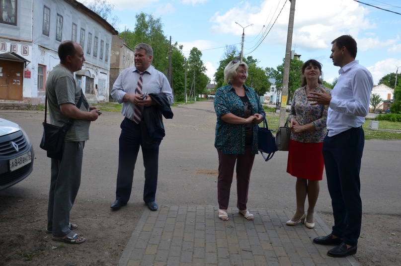 Глава Тутаевского района Дмитрий Юнусов, сопредседатель регионального штаба ОНФ Анатолий Упадышев, руководитель "Агентства по развитию Тутаевского района" Владимир Пшеничников, помощник главы района по вопросам левобережья Ирина Крутикова, председатель ТО