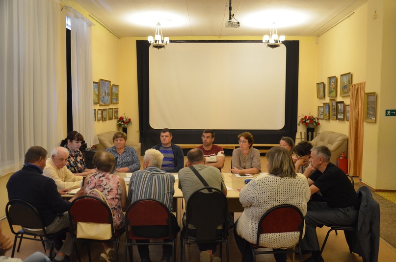 Как обеспечить жителей Левобережья возможность заниматься любимыми видами спорта? Что нужно сделать для того, чтобы проекты с романовской стороны побеждали на конкурсе грантов поддержки активистов и общественных организаций? Эти и другие вопросы обсудили 