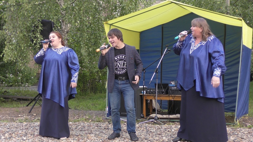 Поселок «Волгарь», который образуют пятидесятые дома по улице Второй Овражной в левобережной части города, отметил свой праздник - «А у нас во дворе»