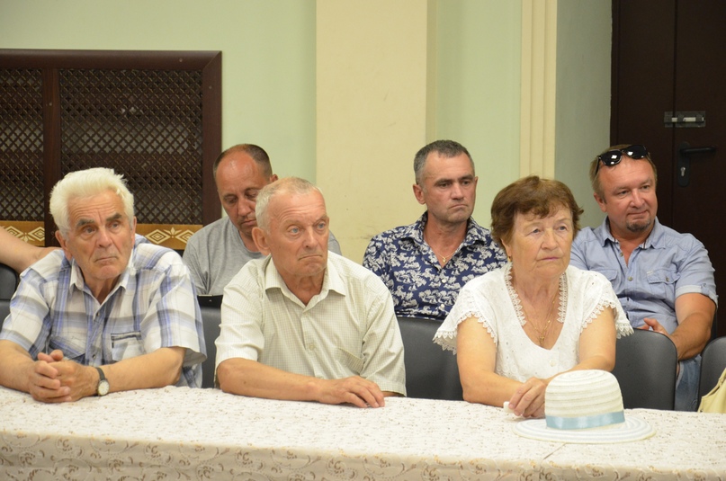 Стало уже дорой традицией проведение встреч главы Дмитрия Юнусова и руководителей структурных подразделений администрации района, а также муниципального учреждения «Агентство по развитию Тутаевского района» с жителями левобережной стороны города и района