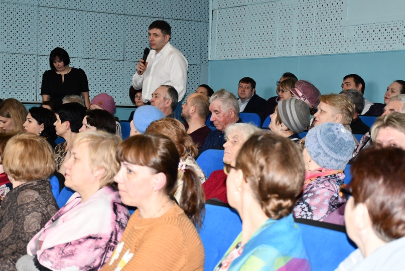 В Тутаеве прошла встреча с жителями, в которой приняли участие члены АСЖ «Ярославия», областные депутаты, представители районной власти, надзорных органов и «ТНС Энерго»   Вместе со старшими по домам и руководителями управляющих компаний обсуждали вопросы