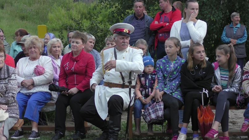 Поселок «Волгарь», который образуют пятидесятые дома по улице Второй Овражной в левобережной части города, отметил свой праздник - «А у нас во дворе»