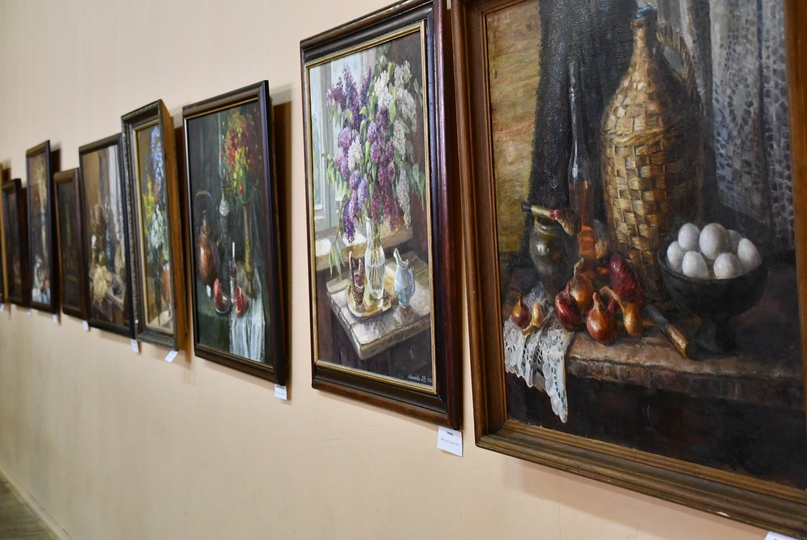 В молодежном центре «Галактика» открылась выставка картин известной тутаевской художницы Лидии Адриановой