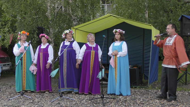 Поселок «Волгарь», который образуют пятидесятые дома по улице Второй Овражной в левобережной части города, отметил свой праздник - «А у нас во дворе»