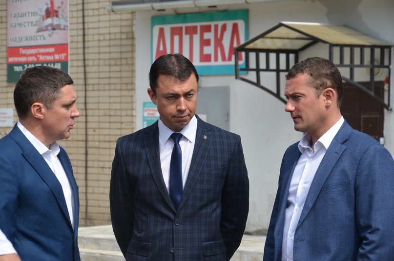 Представители регионального департамента дорожного хозяйства, органов местного самоуправления, депутаты Ярославской областной Думы и общественники ознакомились с ходом работ на объектах нацпроекта «Безопасные и качественные дороги» в Тутаевском районе