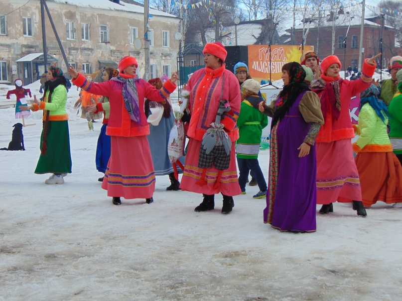 9 марта на левом берегу проходило народное гуляние широкая масленица