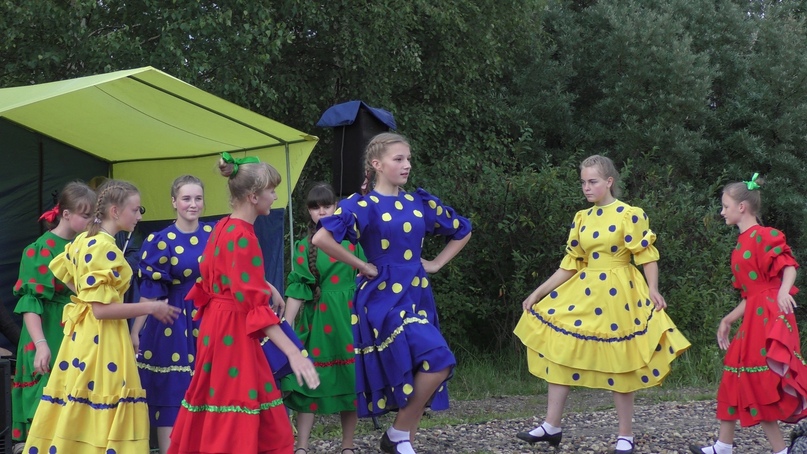 Поселок «Волгарь», который образуют пятидесятые дома по улице Второй Овражной в левобережной части города, отметил свой праздник - «А у нас во дворе»