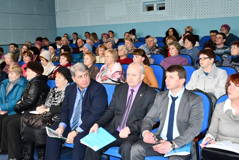 В Тутаеве прошла встреча с жителями, в которой приняли участие члены АСЖ «Ярославия», областные депутаты, представители районной власти, надзорных органов и «ТНС Энерго»   Вместе со старшими по домам и руководителями управляющих компаний обсуждали вопросы