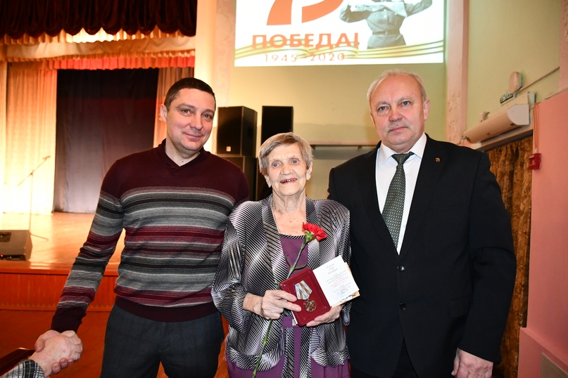 75 ЛЕТ ПОБЕДЫ: СПАСИБО ВАМ, ВЕТЕРАНЫ!   Первые лица продолжают вручать памятные медали в честь 75-летия Победы в Великой Отечественной войне ветеранам Тутаевского района