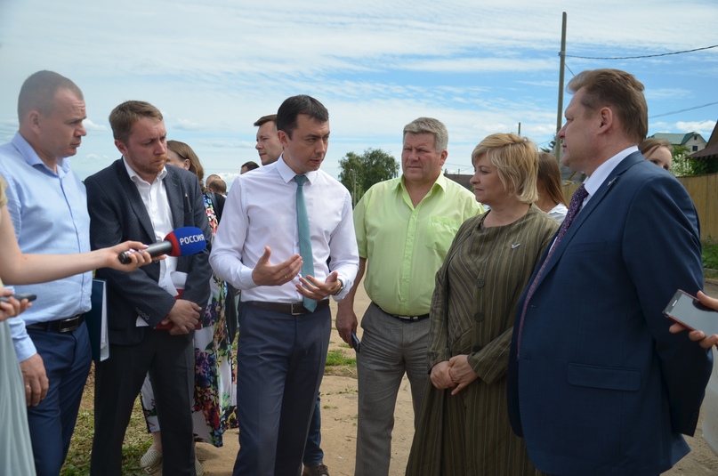 В Тутаеве ход работ по благоустройству на Волжской набережной и во дворах оценили представители Общероссийского народного фронта