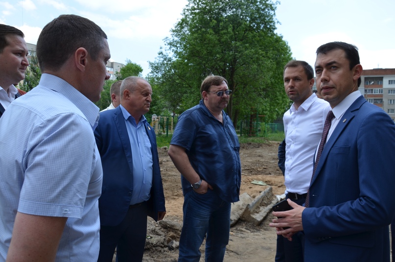 В Тутаевском районе ход работ по благоустройству контролируется главой Дмитрием Юнусовым, администрацией, "Агентством по развитию ТМР", депутатами Ярославской областной Думы от Тутаевского района и представителями общественности