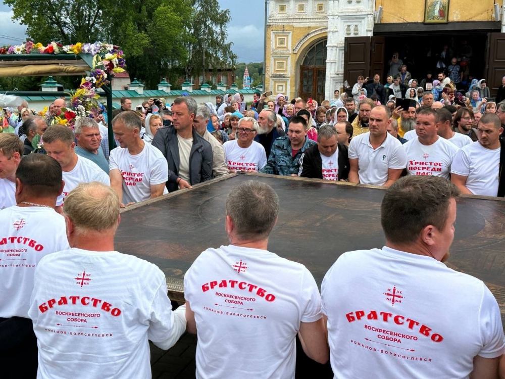 В Тутаеве состоялись колокольный фестиваль и крестный ход