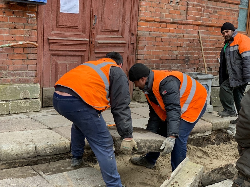 НА ЛЕВОМ БЕРЕГУ РЕМОНТИРУЮТ УЛИЦУ ПАНИНА