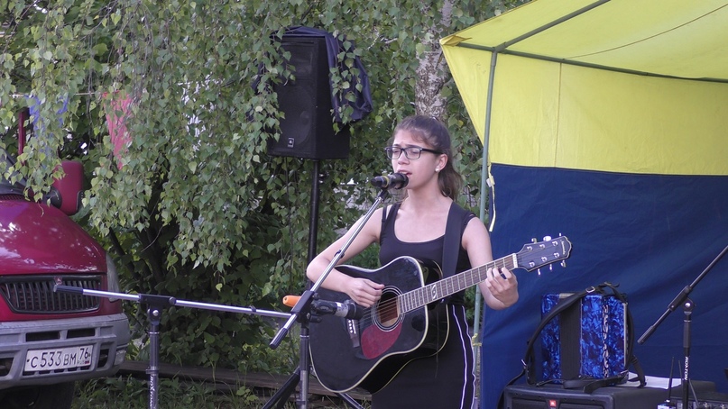 Поселок «Волгарь», который образуют пятидесятые дома по улице Второй Овражной в левобережной части города, отметил свой праздник - «А у нас во дворе»