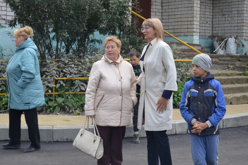 Представительная делегация во главе с членом Совета Федерации Федерального Собрания Российской Федерации Игорем Каграманяном посетила в Тутаеве ряд объектов благоустройства и дорожного строительства