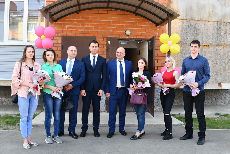 Сегодня в Тутаеве были вручены ключи от новых квартир детям-сиротам