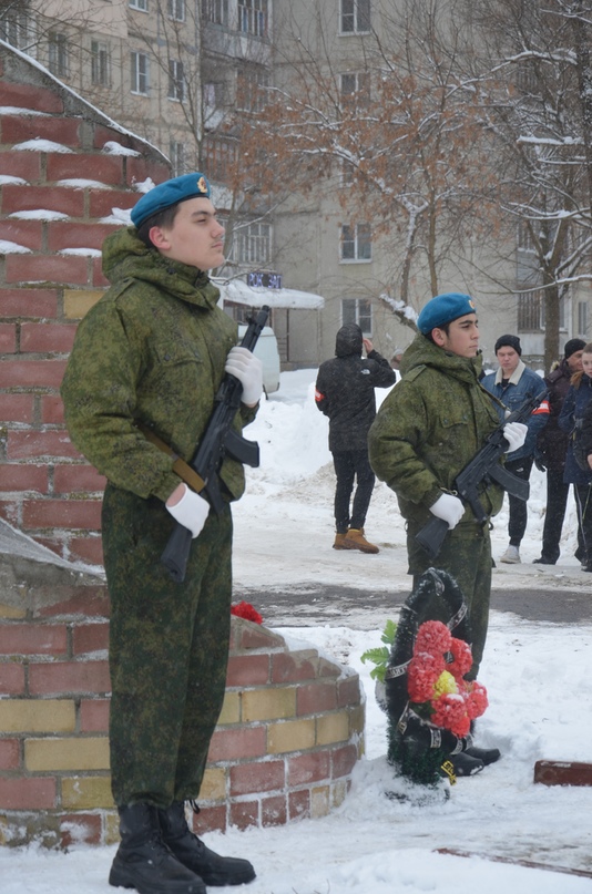 Сегодня у памятника воинам, погибшим в Афганистане и других горячих точках, состоялся митинг памяти