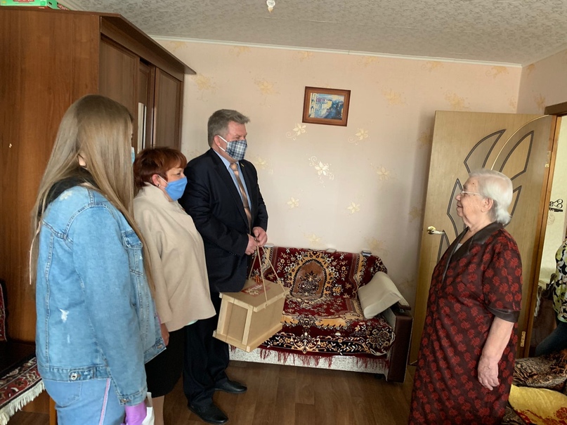 В преддверии 75-летия Великой Победы глава района Дмитрий Юнусов продолжает навещать ветеранов Великой Отечественной войны и поздравлять с приближающимся праздником