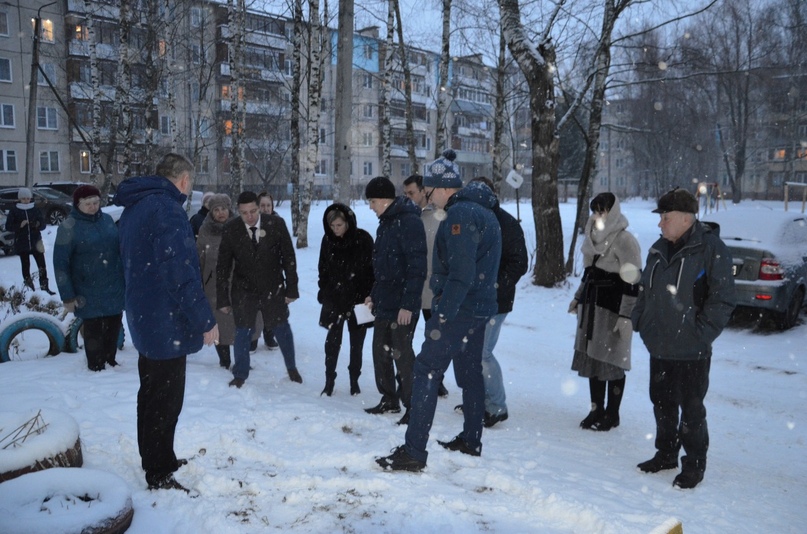 ЧТО СДЕЛАТЬ ВО ДВОРАХ? ЖИТЕЛИ ПРЕДЛАГАЮТ САМИ  В Константиновском сельском поселении провели очередные встречи с жителями по обсуждению благоустройства по губернаторскому проекту «Решаем вместе!»