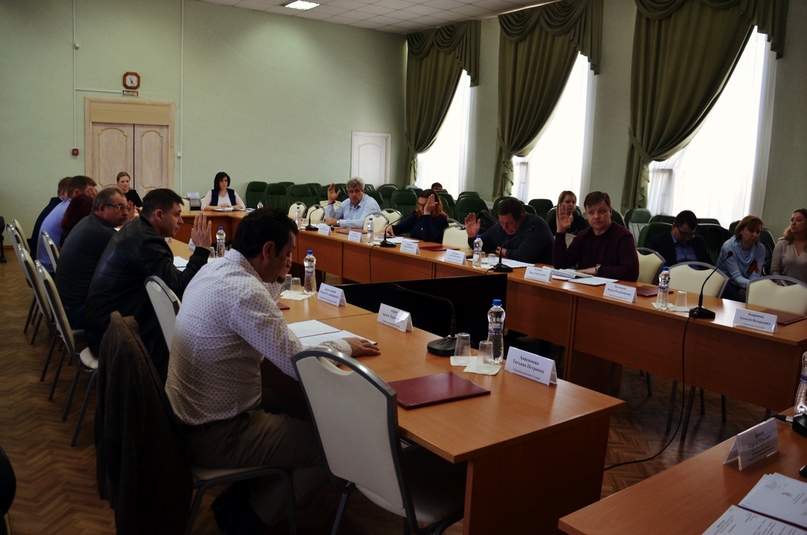 На внеочередном заседании муниципального совета района депутаты приняли решение о ликвидации двух муниципальных унитарных предприятий и создании одного нового