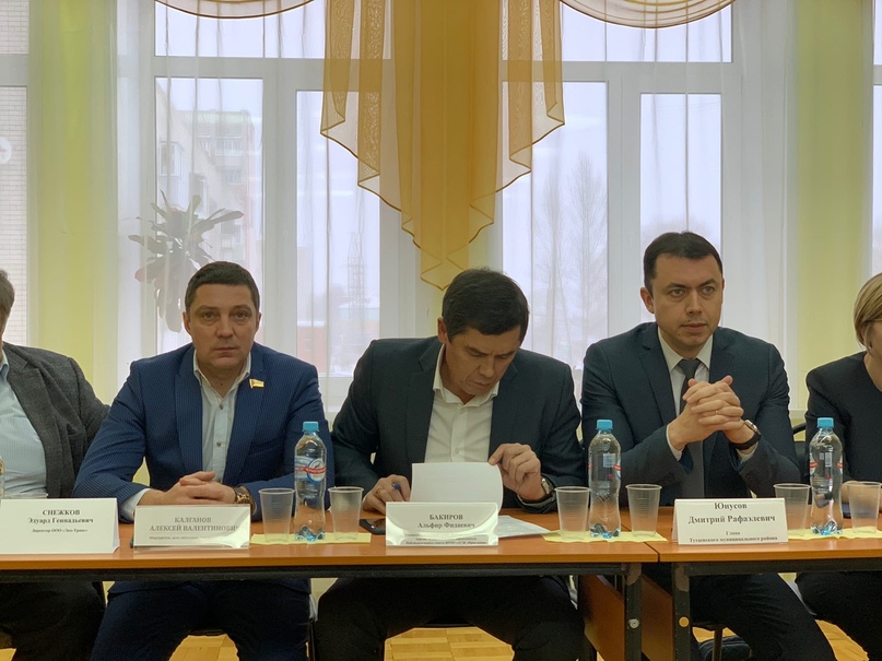 ОБСУДИЛИ С ЖИТЕЛЯМИ ВОПРОСЫ ЖКХ И БЛАГОУСТРОЙСТВА В Центральной библиотеке состоялась встреча с жителями