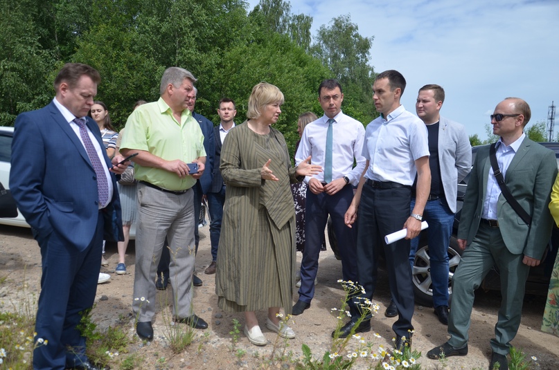 Поля птицефабрики у Фоминского осмотрели представители регионального департамента охраны окружающей среды и администрации района, вместе с членами Общероссийского народного фронта