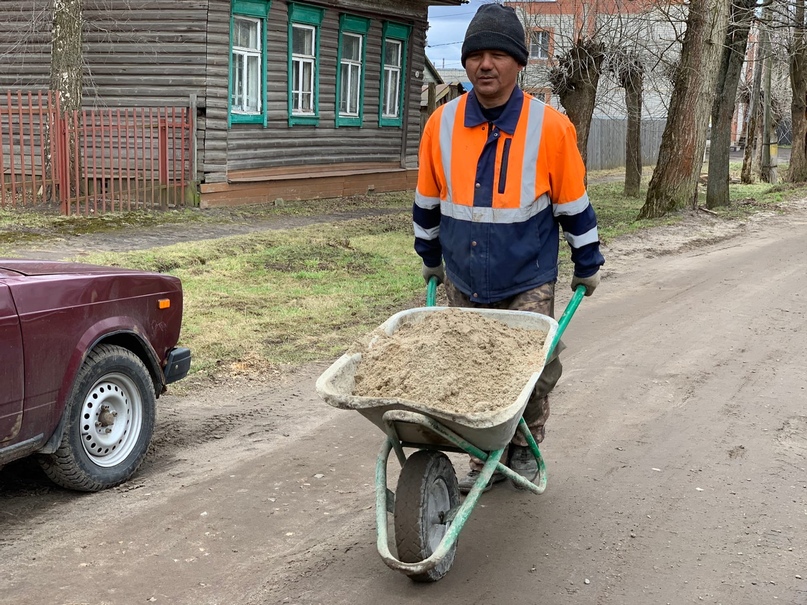 НА ЛЕВОМ БЕРЕГУ РЕМОНТИРУЮТ УЛИЦУ ПАНИНА