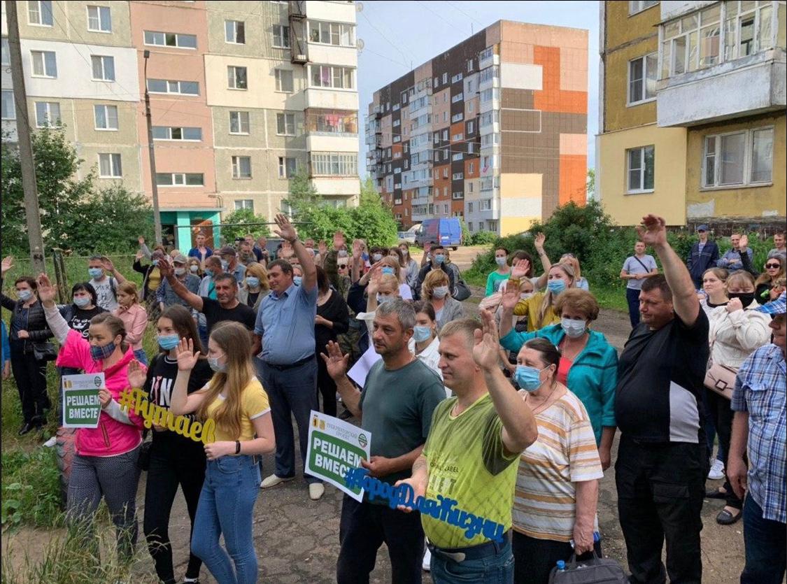 В рамках Губернаторского проекта «Решаем вместе» были проведены встречи. Жители активно голосуют, чтобы именно их двор попал в программу благоустройства.