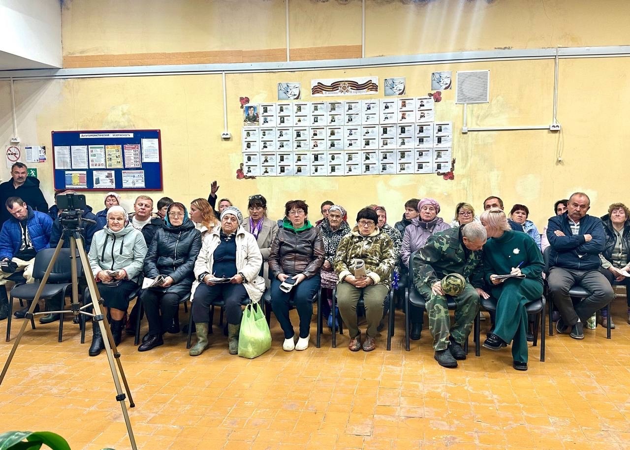 «Открытый микрофон» в Великом Селе: диалог с жителями продолжается