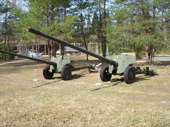 Два орудия ко Дню Победы