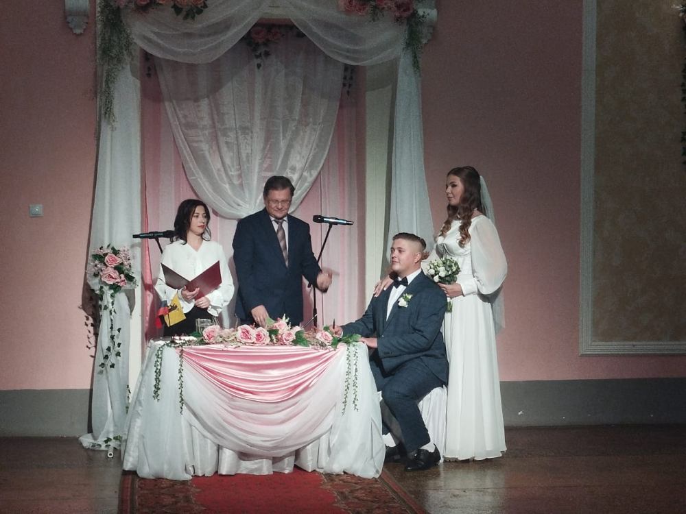 Широкой этой свадьбе было места мало!