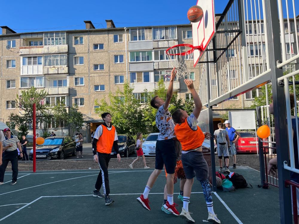 Еще одна спортивная площадка готова!