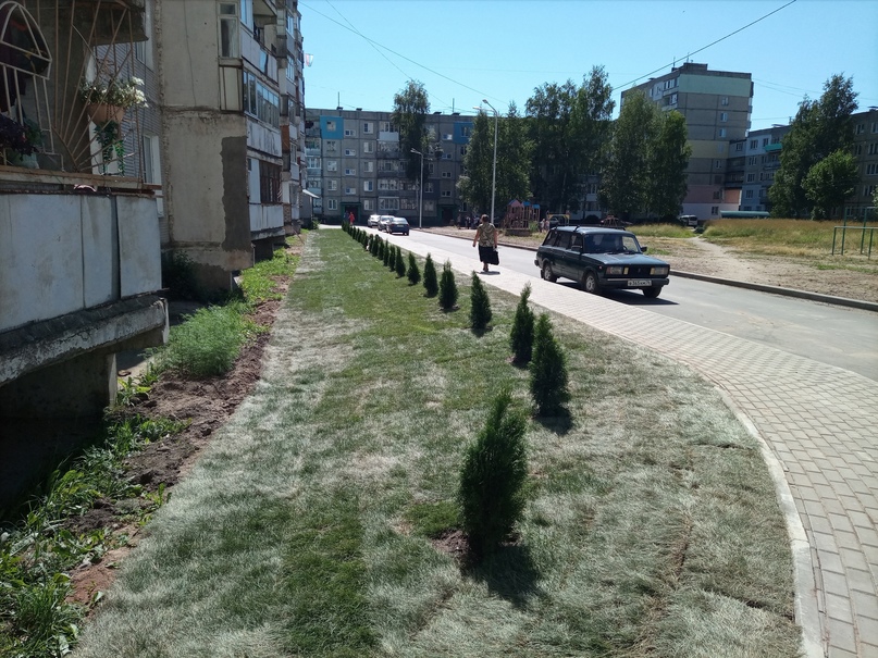 Благоустроен двор уникального дома