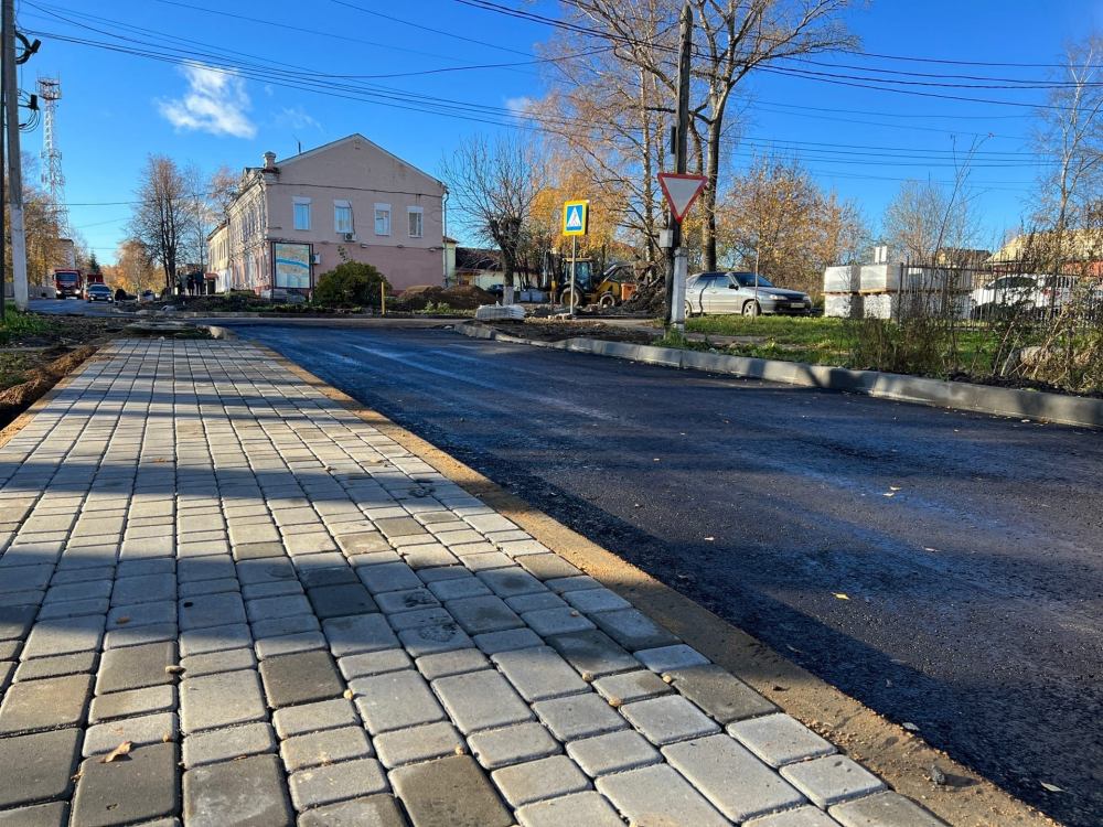 Заканчивается ремонт улицы Романовской в Тутаеве