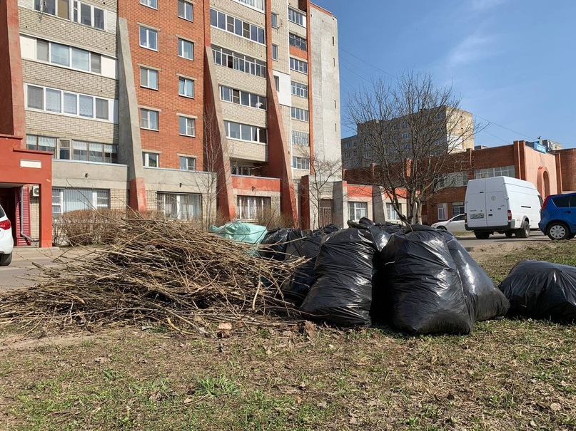В Тутаевском районе дан старт проведению субботников!    Еще вчера первыми в борьбу за чистоту вступили жители левобережной части города, вышедшие на Кустодиевский бульвар