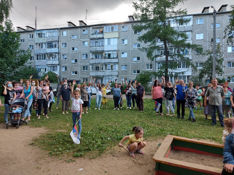 Сейчас в Тутаеве проходит собрание с жителями домов по улице Комсомольская 46,48 50, 54 по губернаторскому проекту "Решаем Вместе" на 2022 год