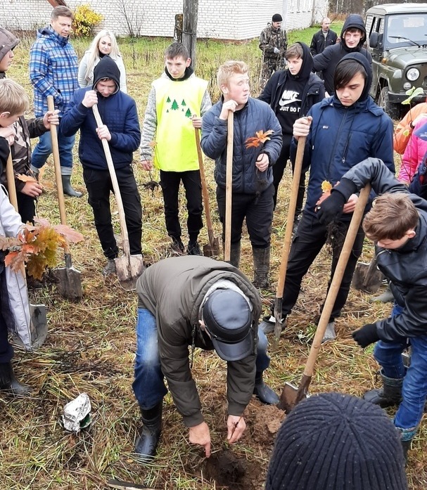 175 ДЕРЕВЬЕВ В ЧЕСТЬ ВЕЛИКОГО ЗЕМЛЯКА _________ В Тутаевском районе прошла Всероссийская экологическая акция «Живи, лес!»